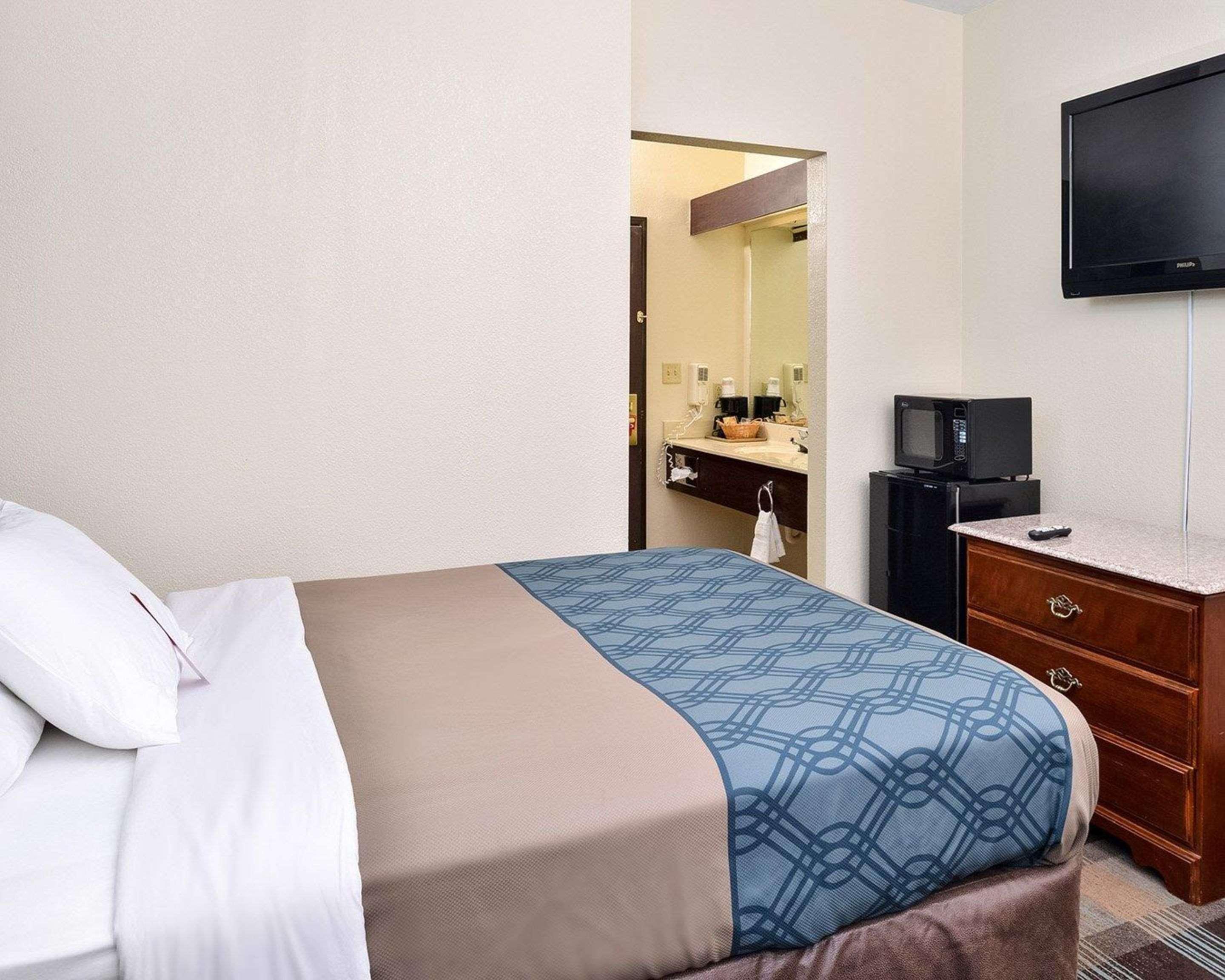 Econo Lodge Inn & Suites Шелбивилл Экстерьер фото