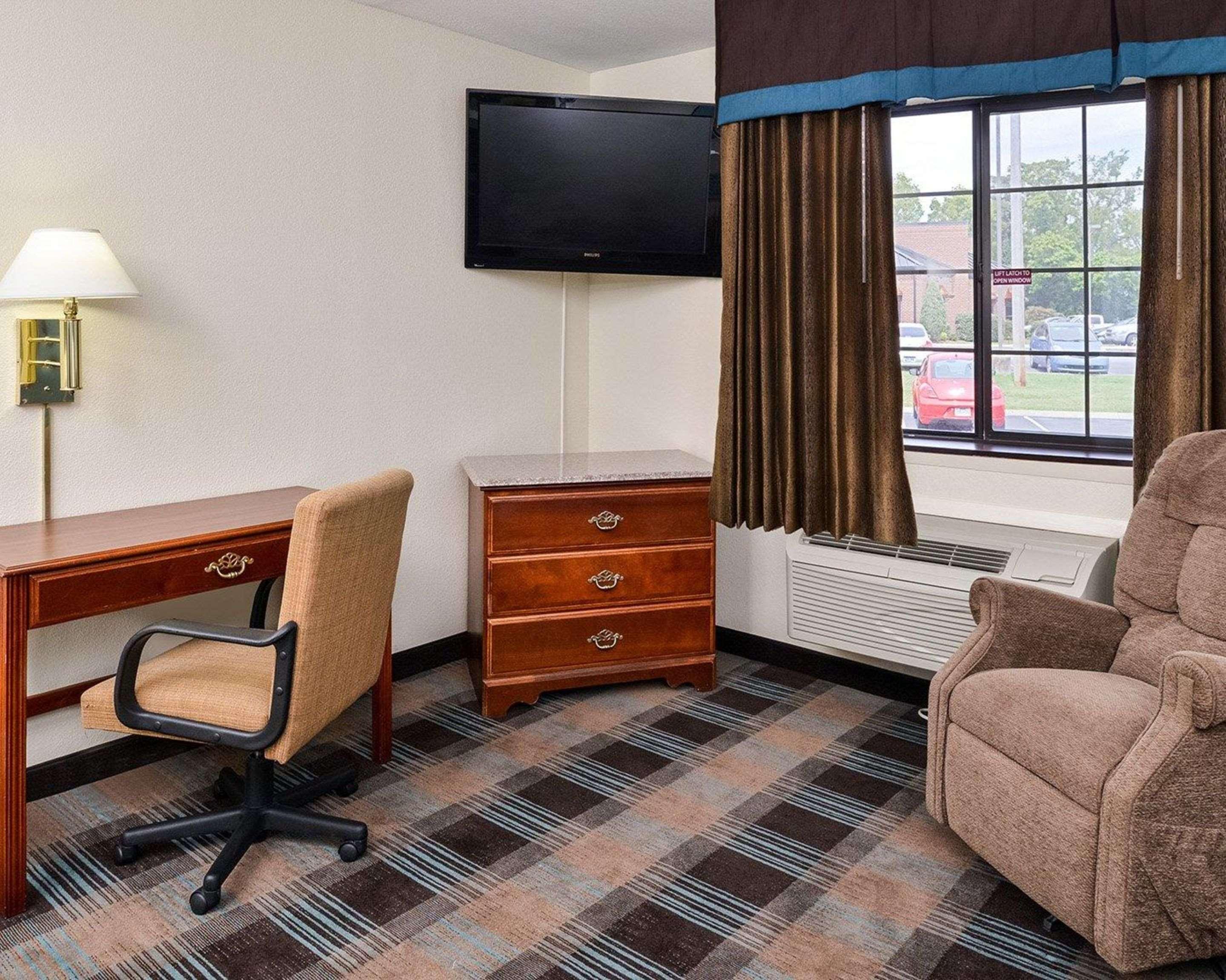 Econo Lodge Inn & Suites Шелбивилл Экстерьер фото