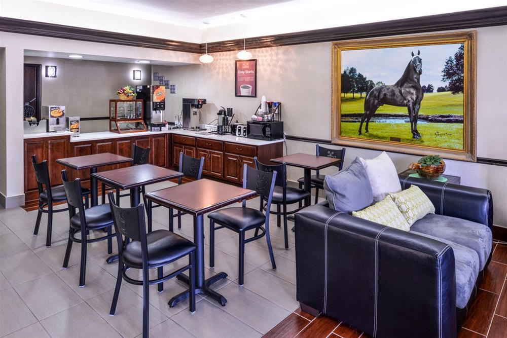 Econo Lodge Inn & Suites Шелбивилл Экстерьер фото