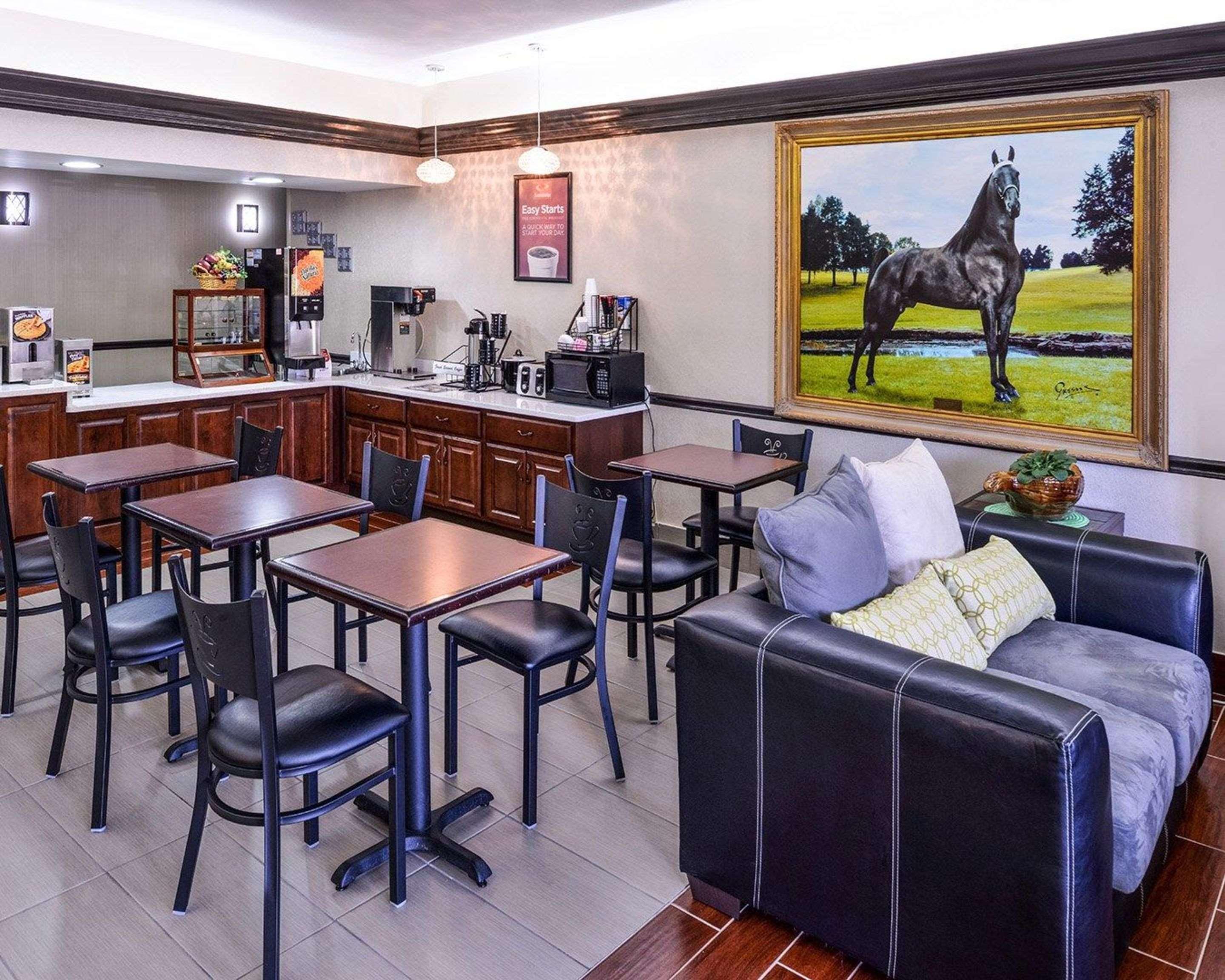 Econo Lodge Inn & Suites Шелбивилл Экстерьер фото