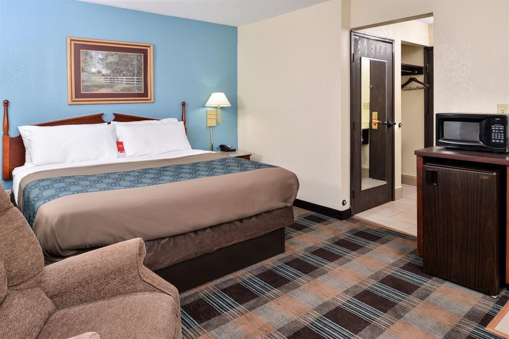 Econo Lodge Inn & Suites Шелбивилл Экстерьер фото