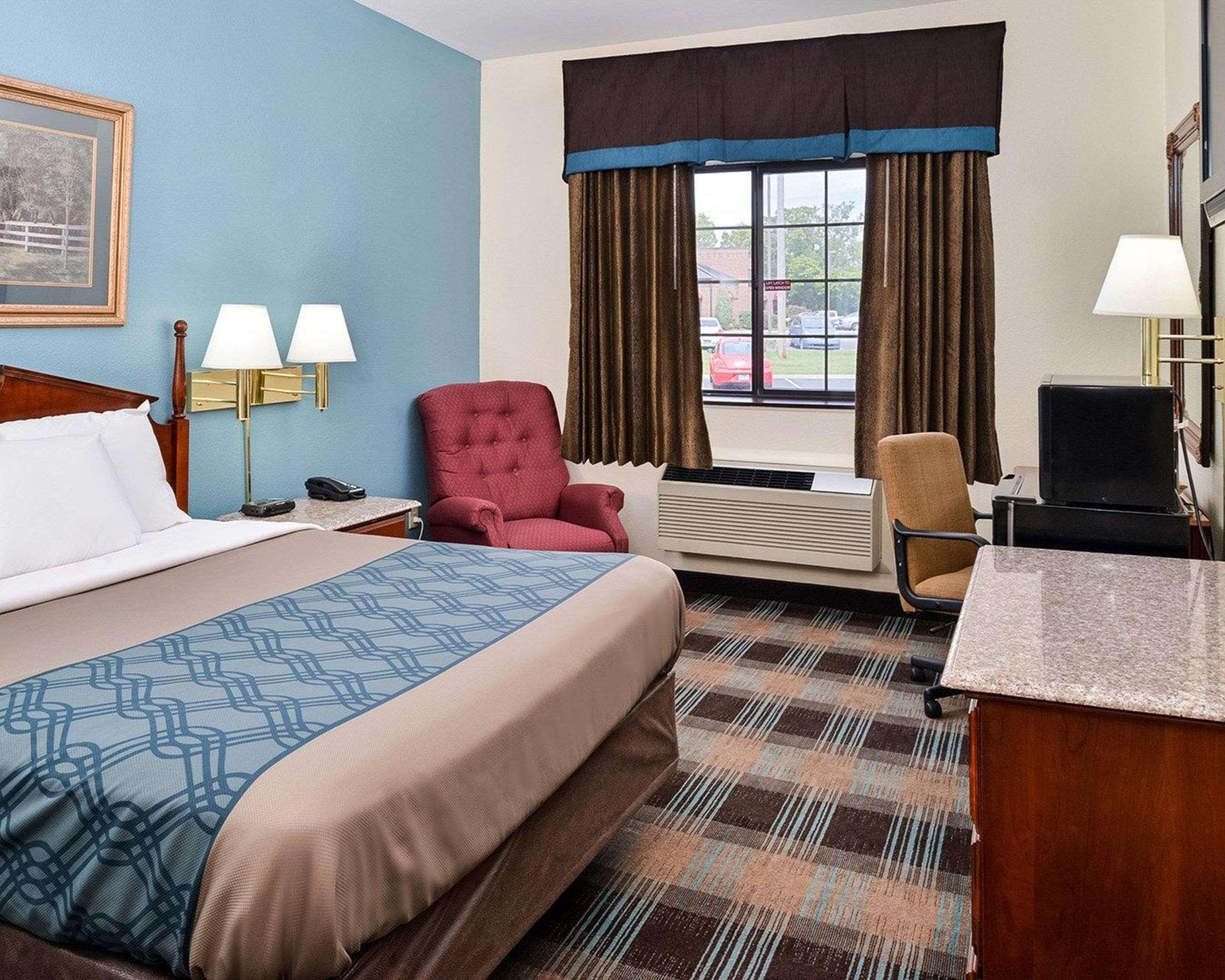 Econo Lodge Inn & Suites Шелбивилл Экстерьер фото