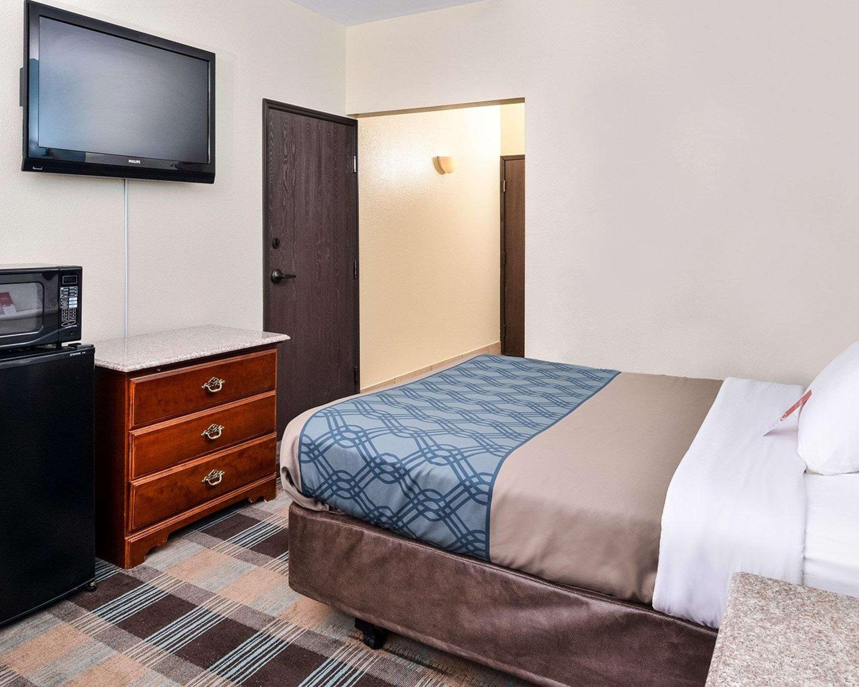 Econo Lodge Inn & Suites Шелбивилл Экстерьер фото