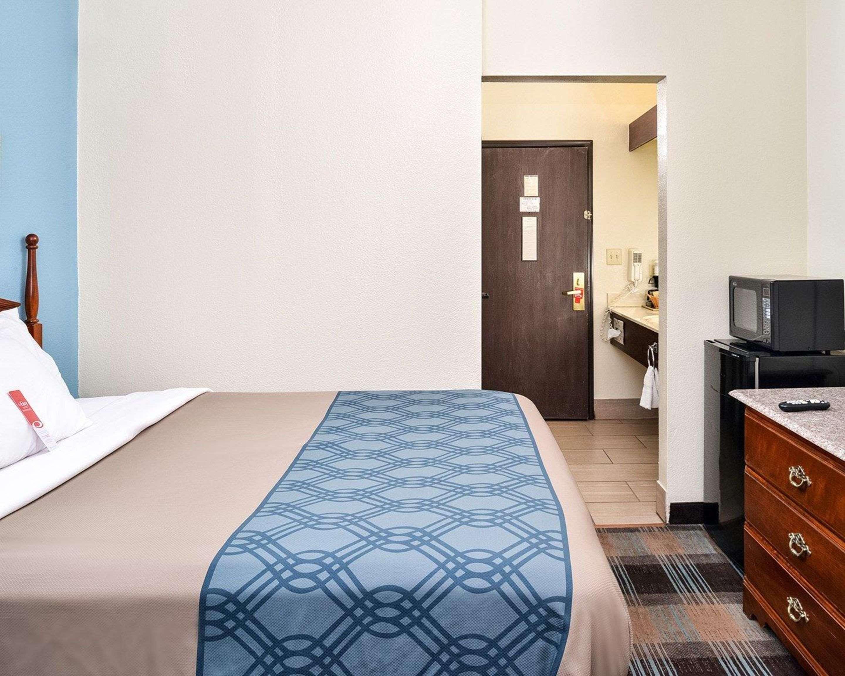Econo Lodge Inn & Suites Шелбивилл Экстерьер фото