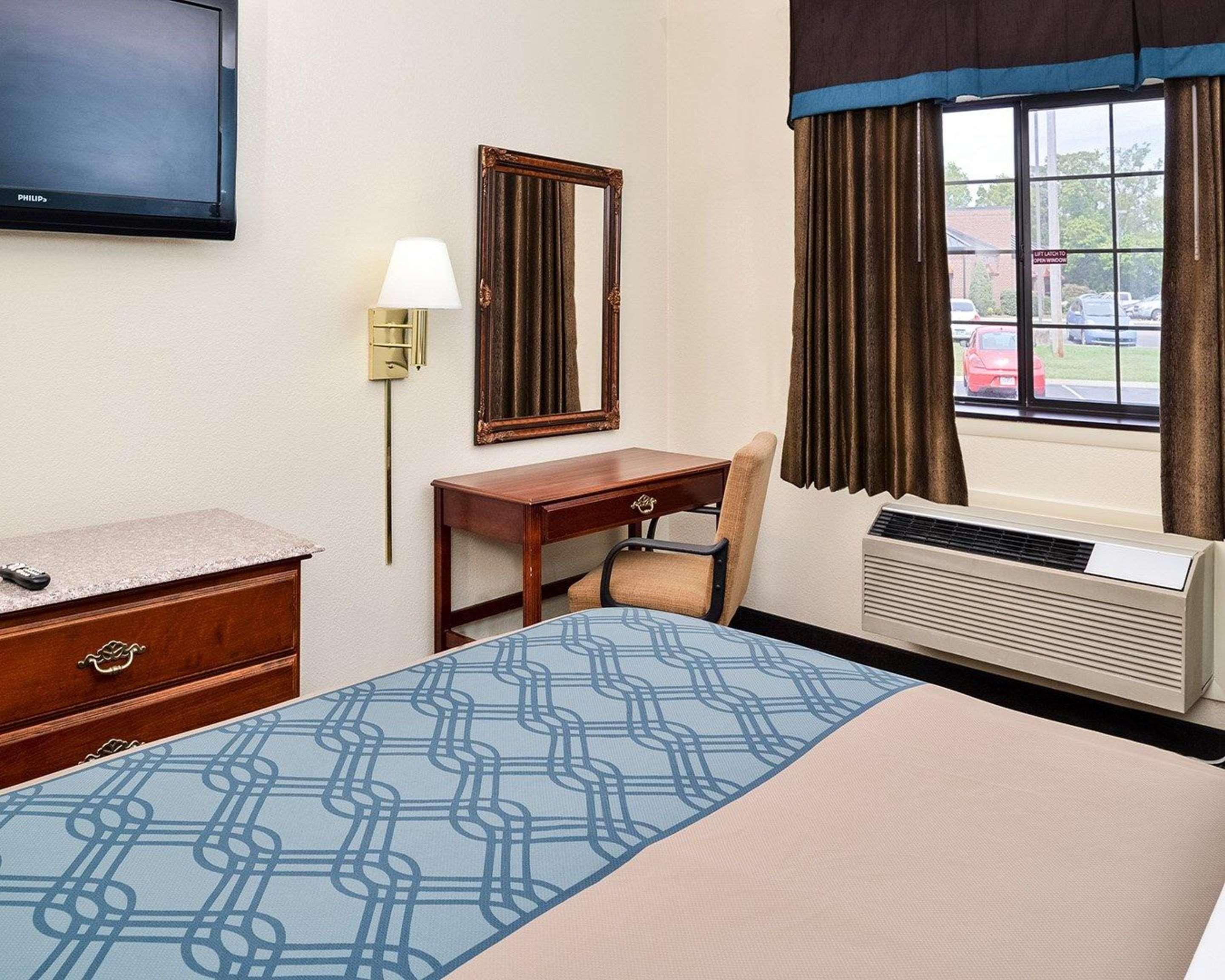 Econo Lodge Inn & Suites Шелбивилл Экстерьер фото