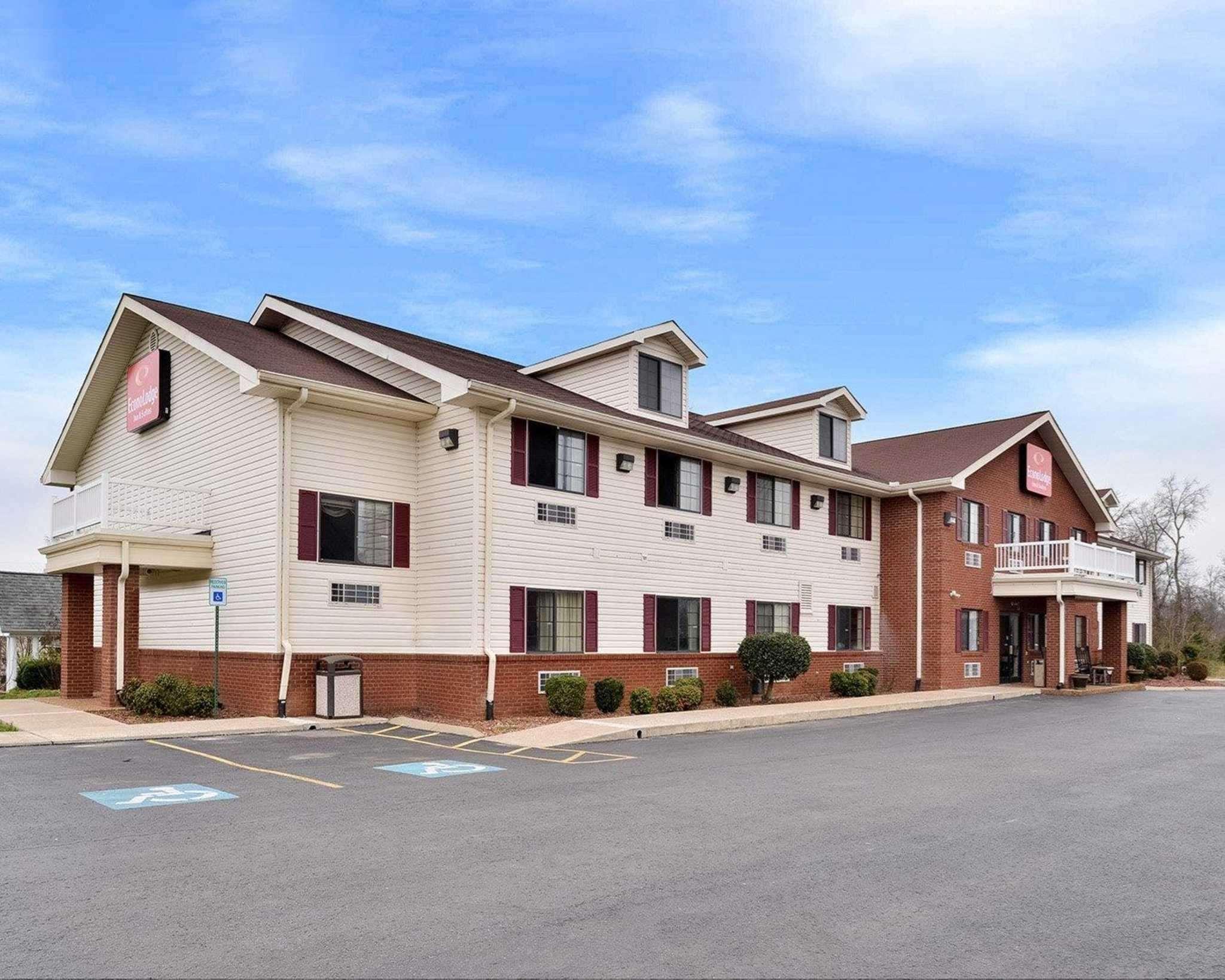 Econo Lodge Inn & Suites Шелбивилл Экстерьер фото