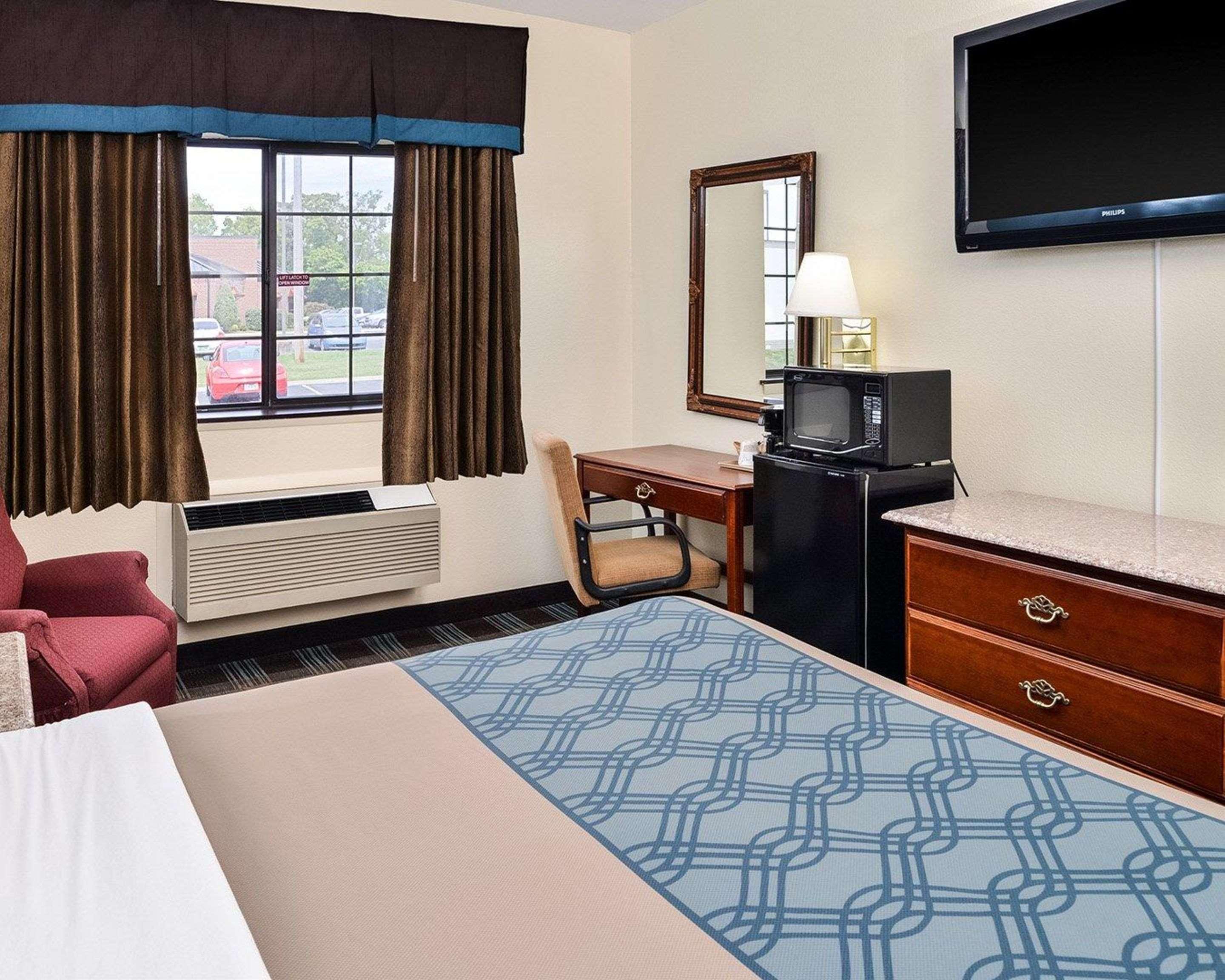 Econo Lodge Inn & Suites Шелбивилл Экстерьер фото
