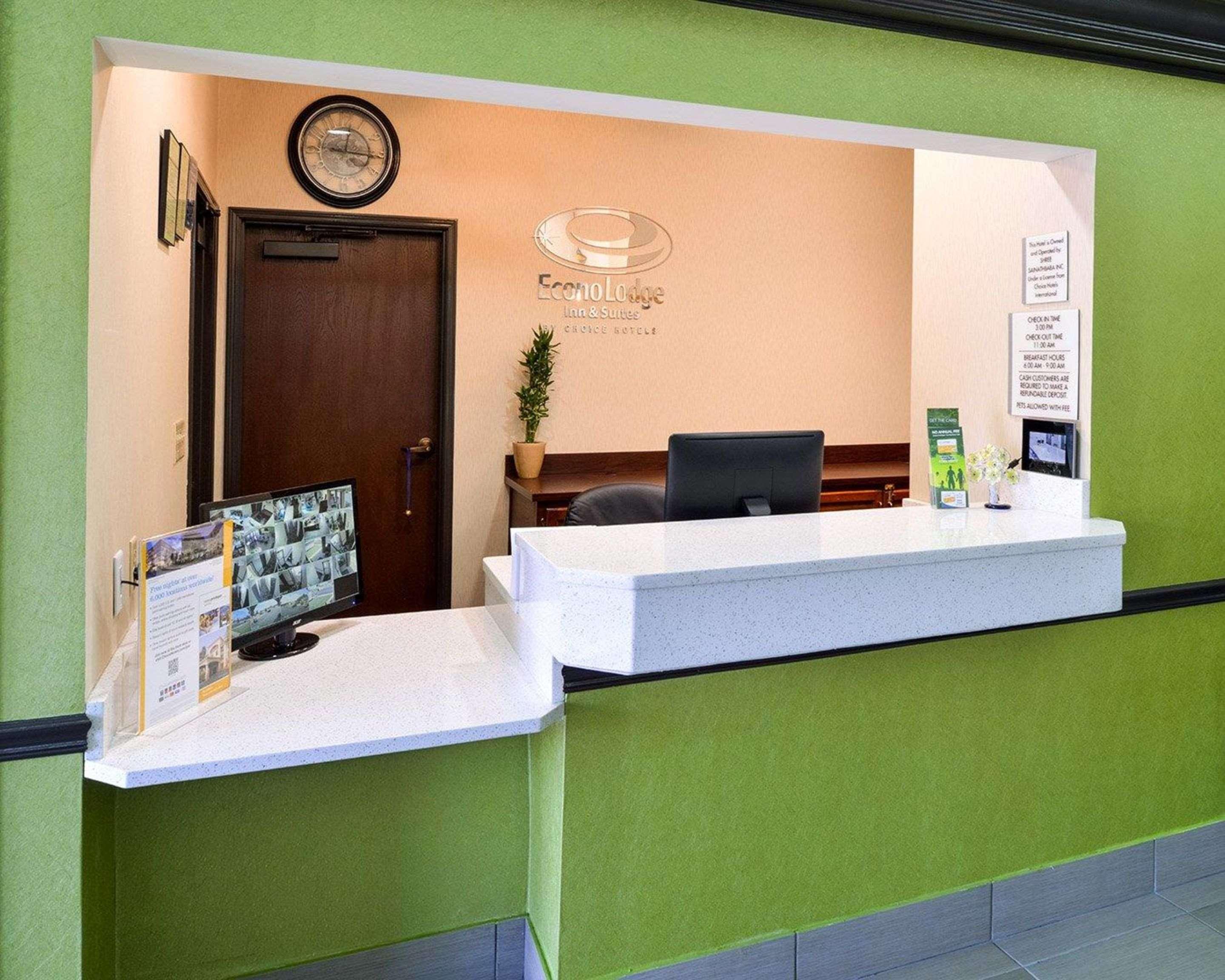 Econo Lodge Inn & Suites Шелбивилл Экстерьер фото