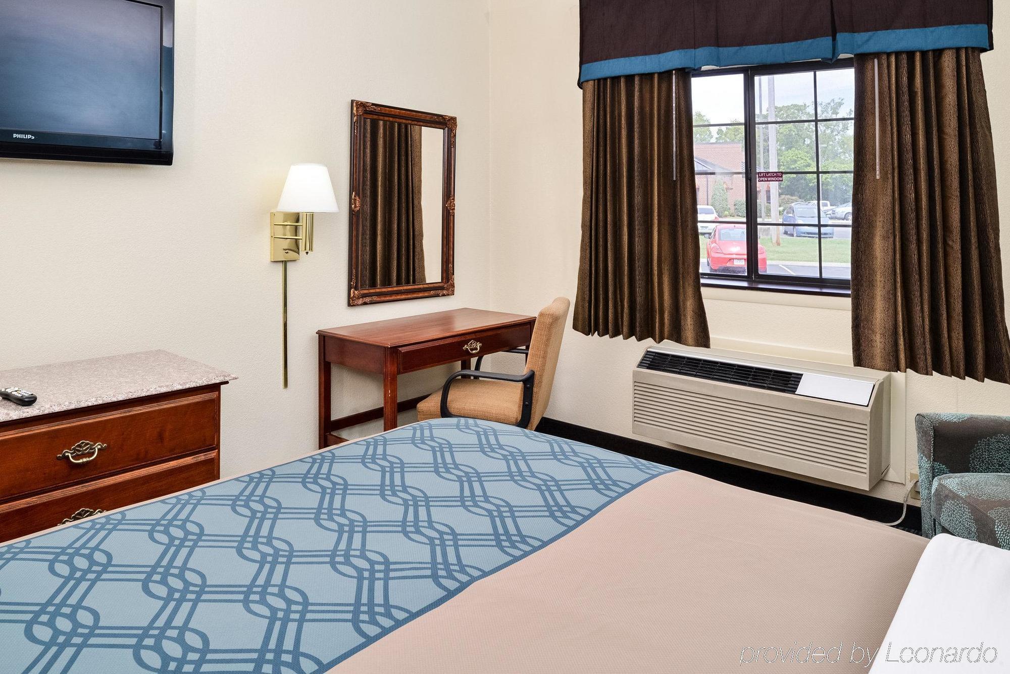Econo Lodge Inn & Suites Шелбивилл Экстерьер фото