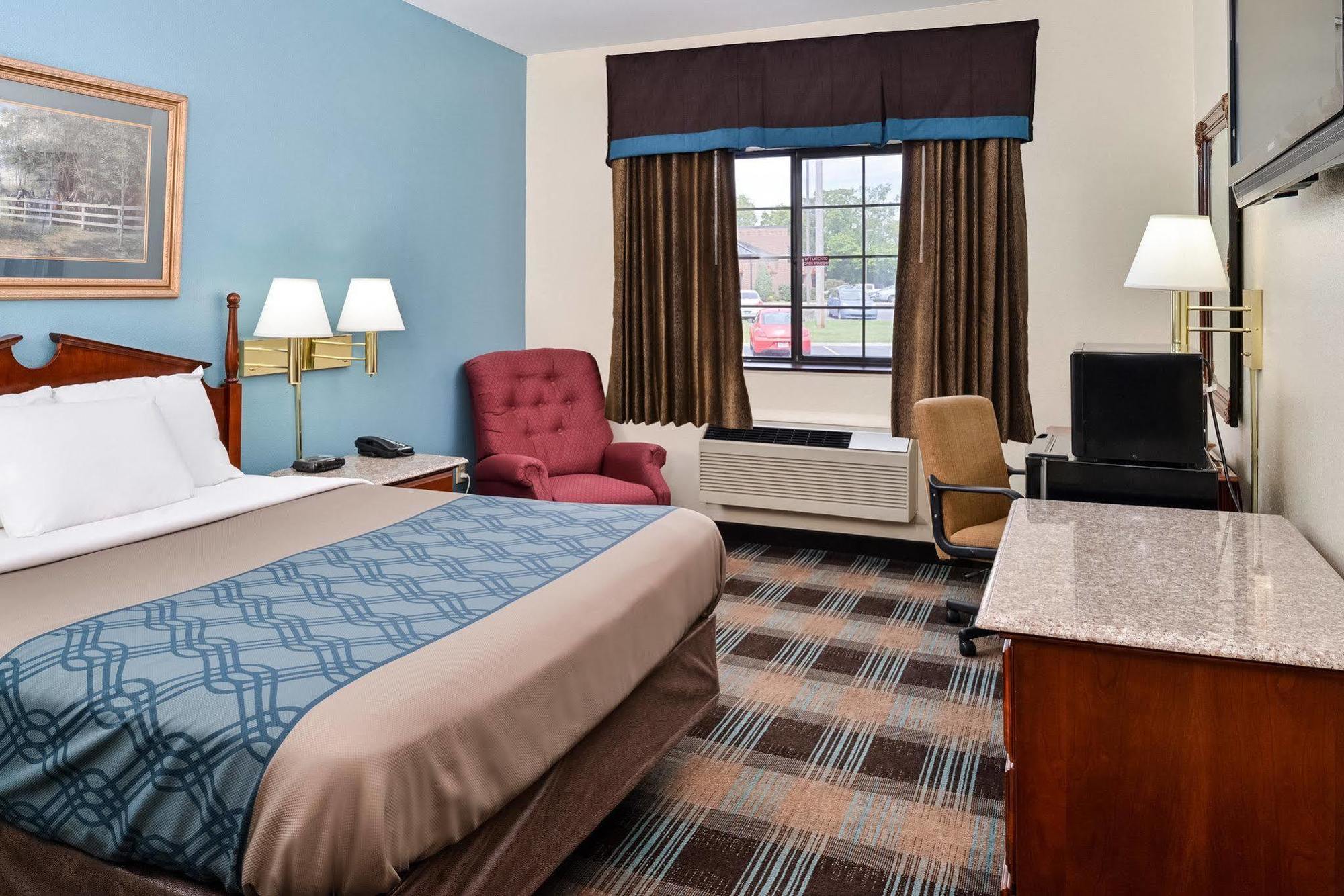 Econo Lodge Inn & Suites Шелбивилл Экстерьер фото
